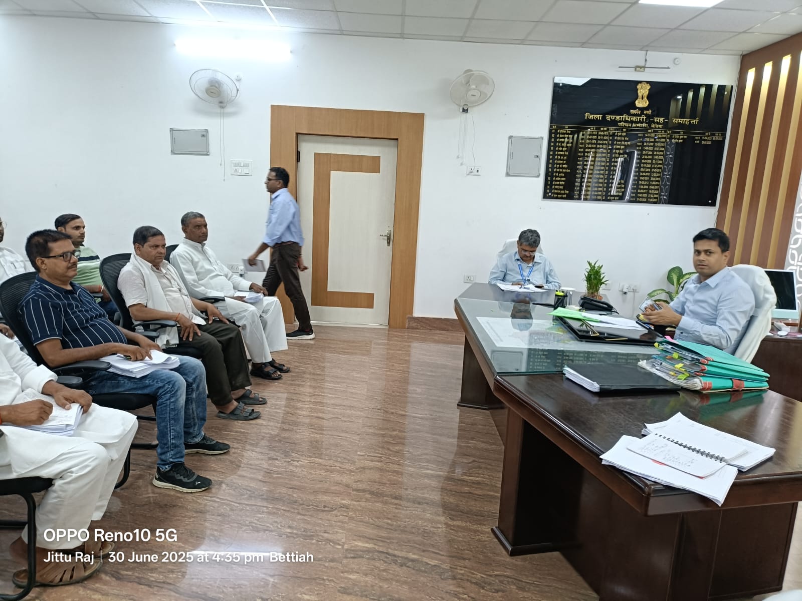 जिला निर्वाची पदाधिकारी ने राजनीतिक दलों के प्रतिनिधियों के साथ बैठक किया और मांगा सुझाव