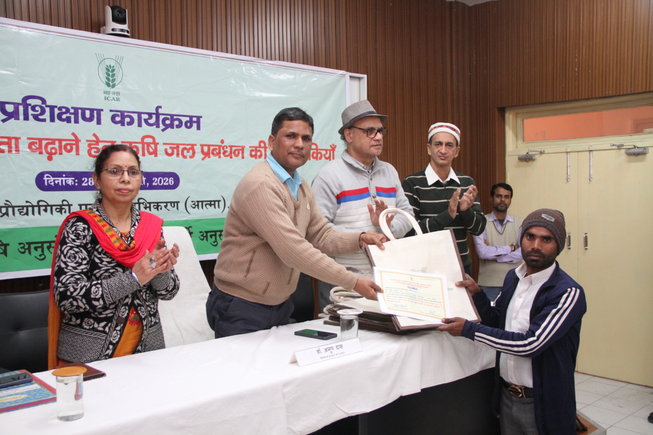 ऑन-फार्म जल प्रबंधन प्रशिक्षण से किसानों को वैज्ञानिक खेती की नई दिशा मिली