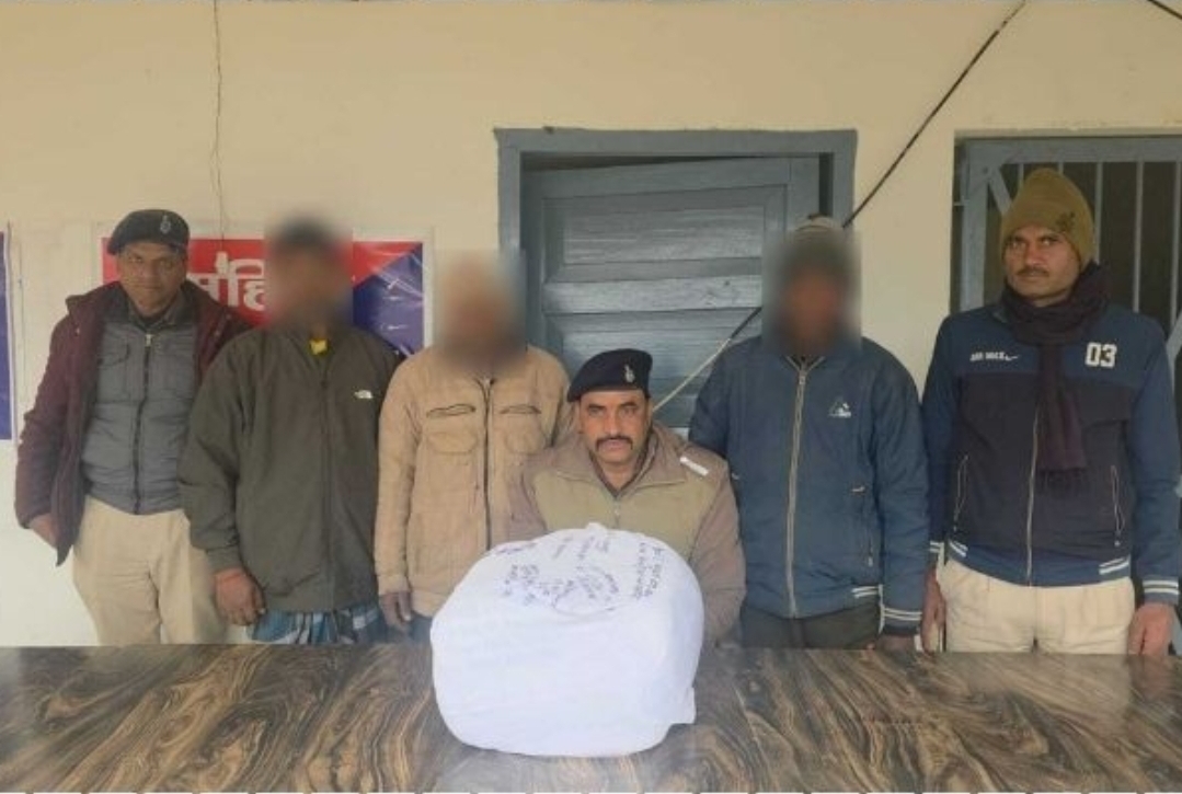 गौनाहा थाना की पुलिस ने गांजा बरामद कर तीन को गिरफ्तार किया