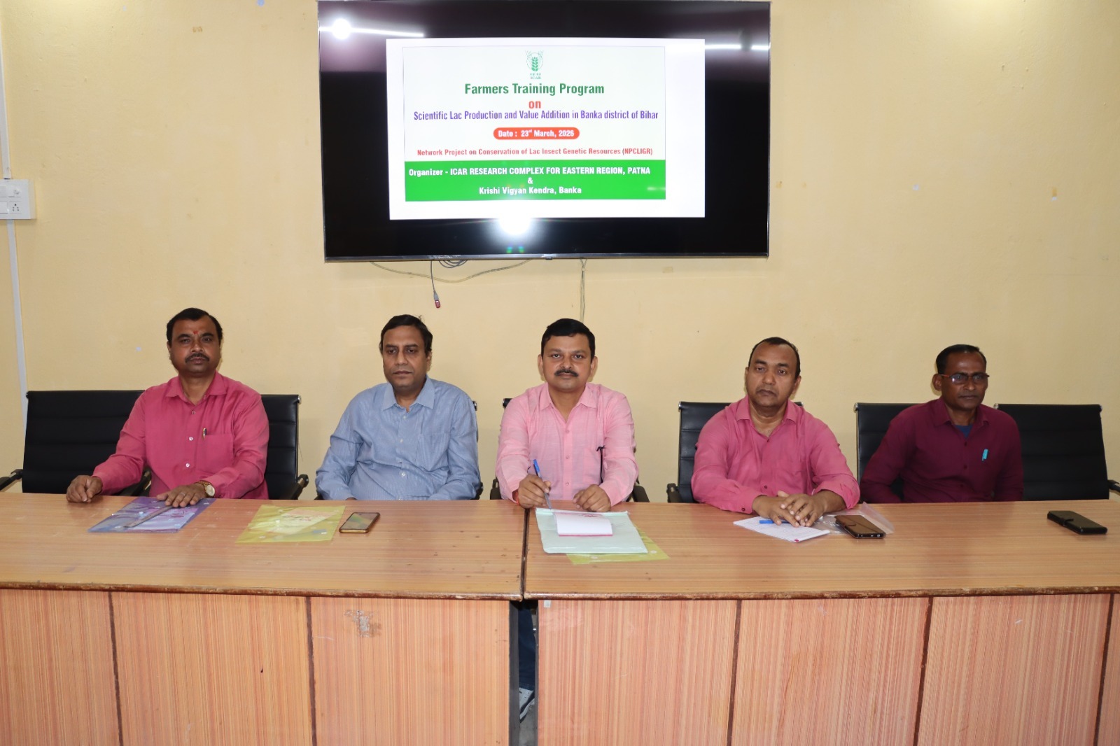 बांका में वैज्ञानिक लाख उत्पादन एवं मूल्य संवर्धन पर किसानों का प्रशिक्षण