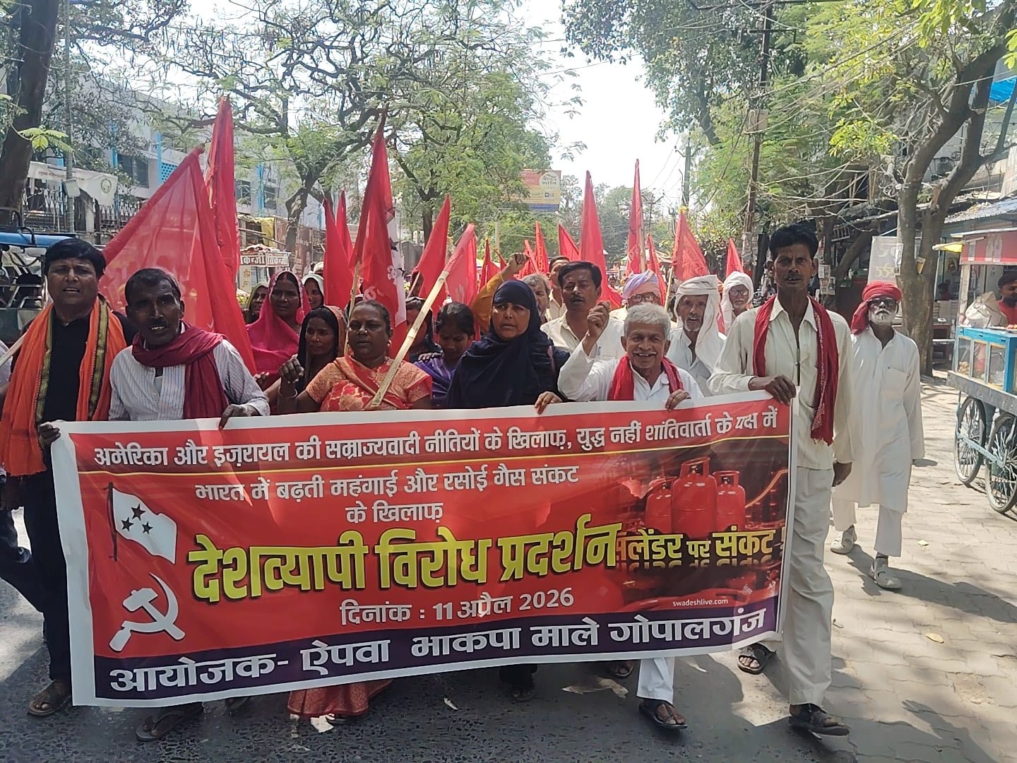 रसोई गैस की कमी, कालाबाजारी और सरकार की विफल नीतियों के विरुद्ध एपवा-भाकपा माले का प्रदर्शन