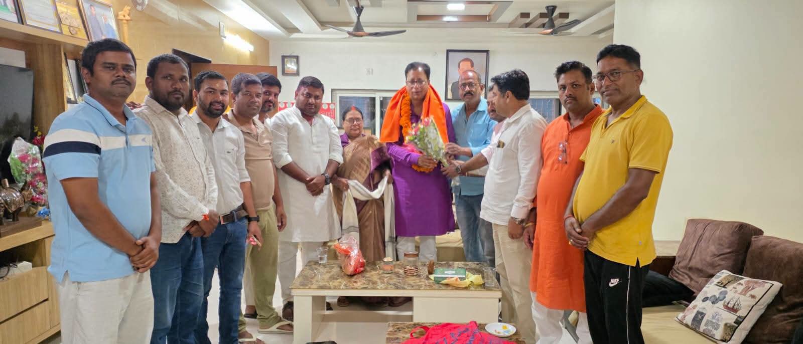 बेतिया नगर निगम की उपमेयर के साथ नवनिर्वाचित सशक्त स्थाई समिति के सदस्यों की सांसद से भेंट वार्ता 