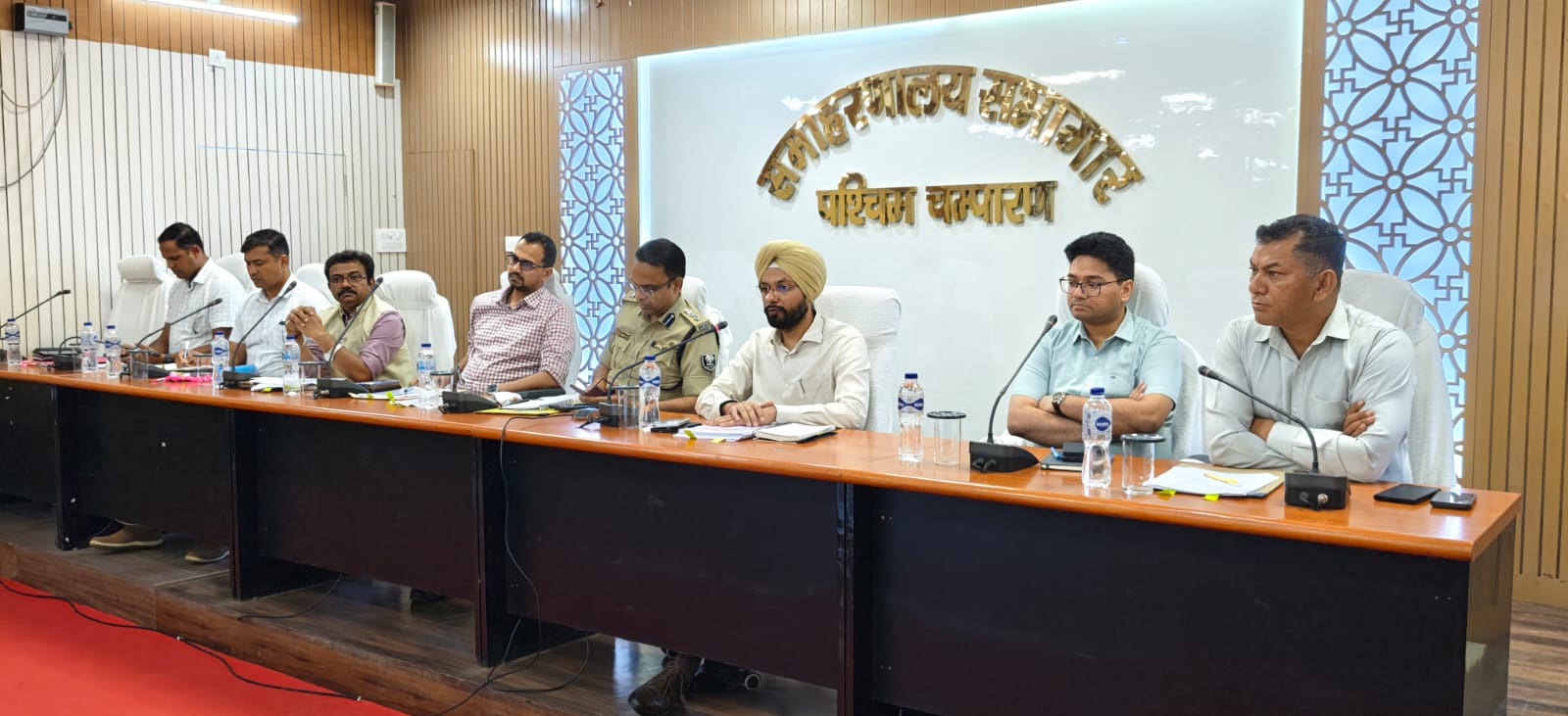जिला पदाधिकारी की अध्यक्षता में एनसीओआरडी से सम्बंधित जिलास्तरीय समिति एवं भारत-नेपाल सीमा से जुड़े विभिन्न मुद्दा की समीक्षा बैठक सम्पन्न 
