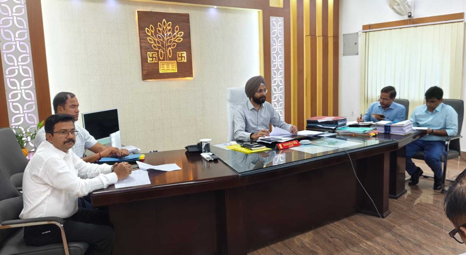 तस्करी एवं मादक पदार्थों के अवैध कारोबार के विरुद्ध प्रभावी कार्रवाई करें: जिला पदाधिकारी