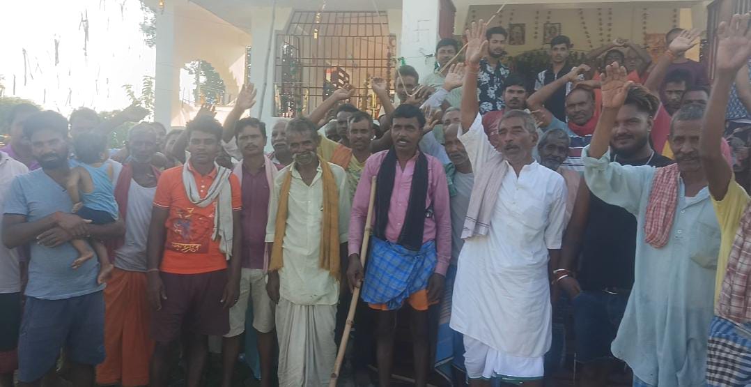 सरकारी-मंदिर की भूमि पर कब्जा के विरुद्ध डीएम, एसडीएम व सीओ से न्याय का आग्रह 