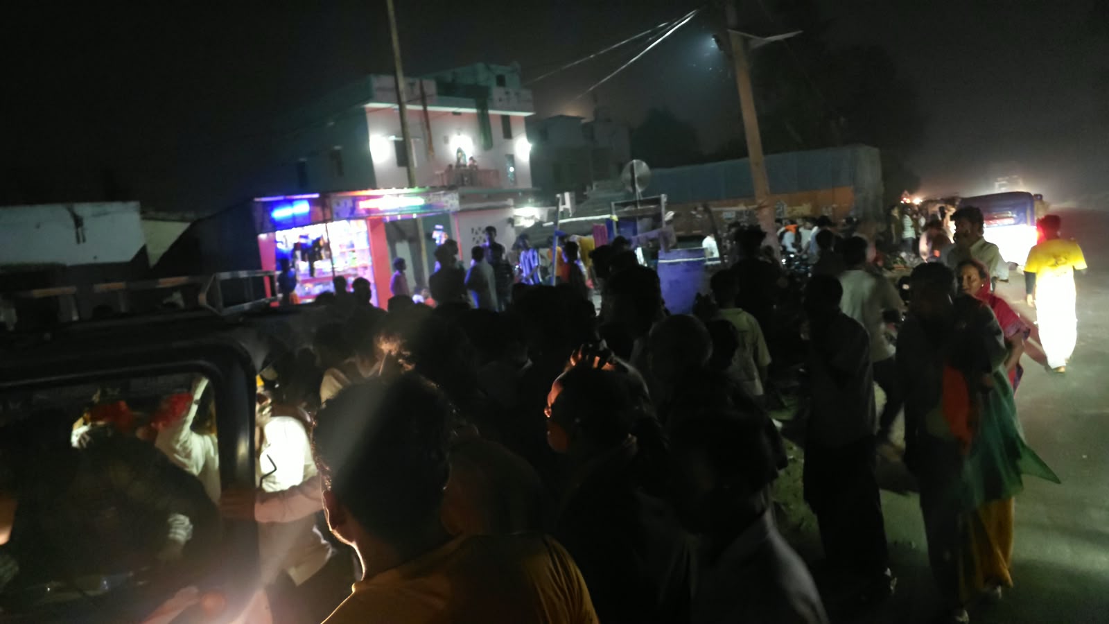 ठरेसरी चौक के पास बाइक की महिला से टक्कर चालक की मौत, महिला घायल